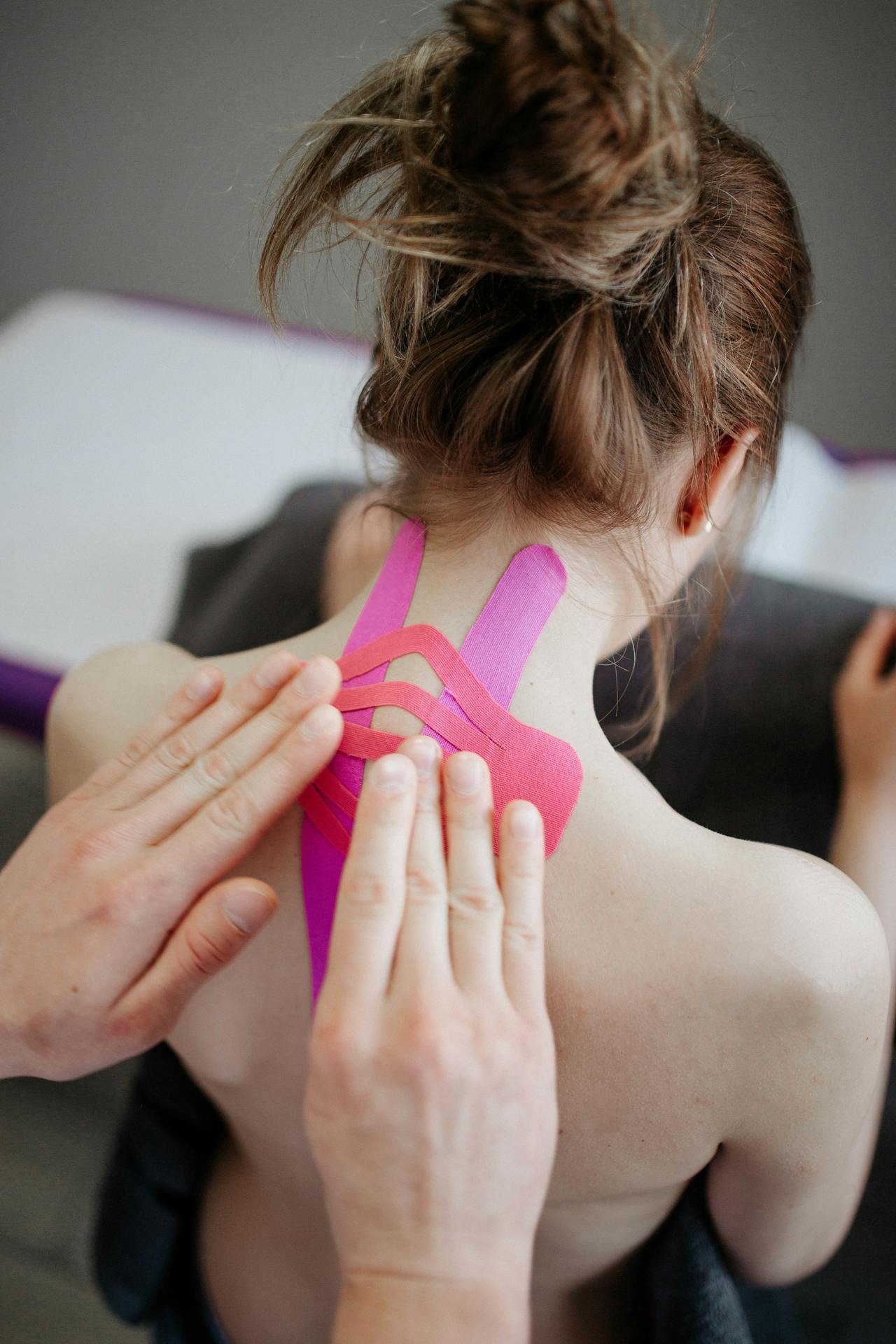 Kinesiotaping en Madrid la Kinesiotaping es una de ls técnicas de osteopatía más efectivas para el dolor